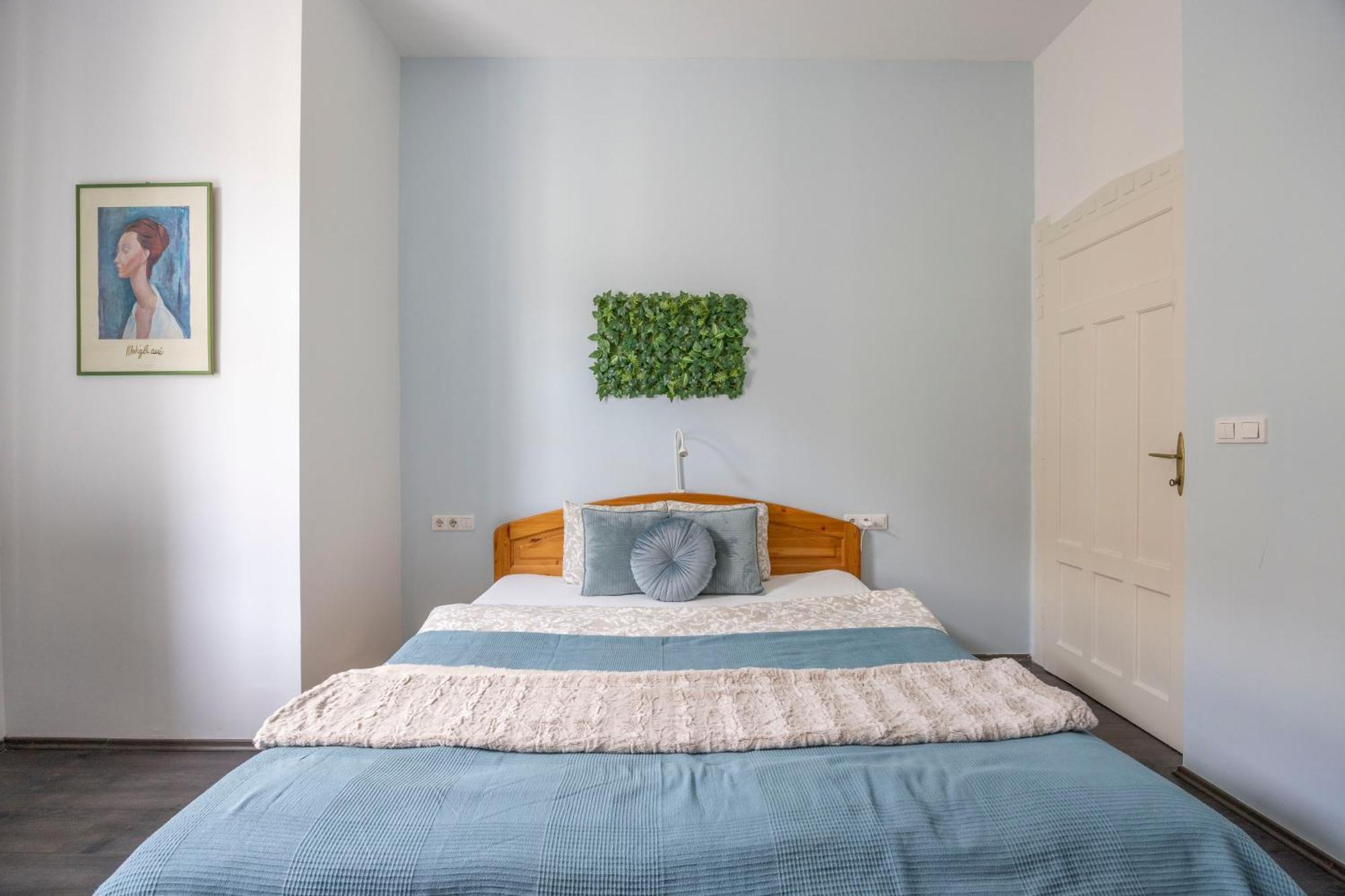 Explore From A Cozy & Sweet Retreat Budapeste